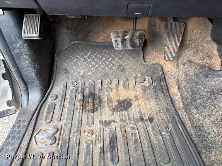 image for item EU5226 2013 Dodge Ram 3500 flatbed pickup truck