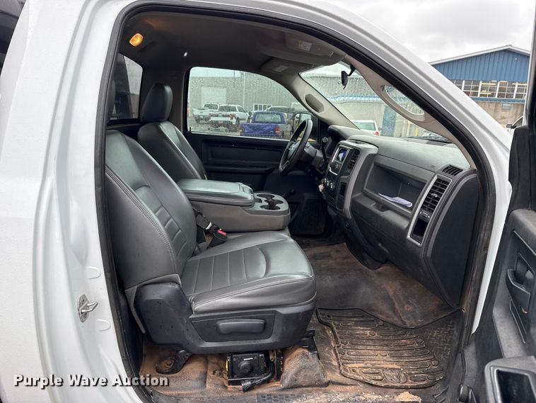 image for item EU5226 2013 Dodge Ram 3500 flatbed pickup truck