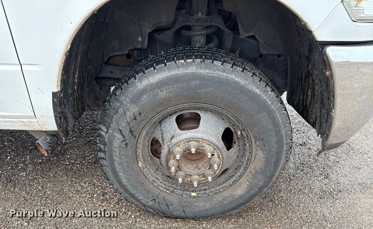 image for item EU5226 2013 Dodge Ram 3500 flatbed pickup truck