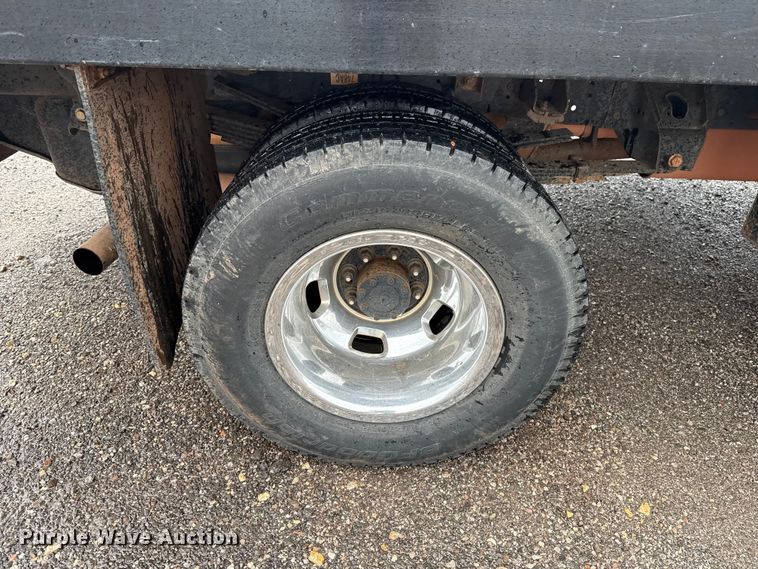 image for item EU5226 2013 Dodge Ram 3500 flatbed pickup truck