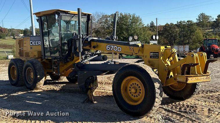 image for item EU5239 2008 John Deere 670D motor grader