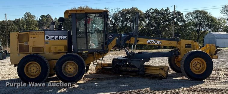 image for item EU5239 2008 John Deere 670D motor grader
