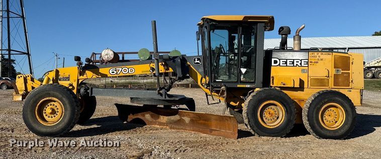 image for item EU5239 2008 John Deere 670D motor grader