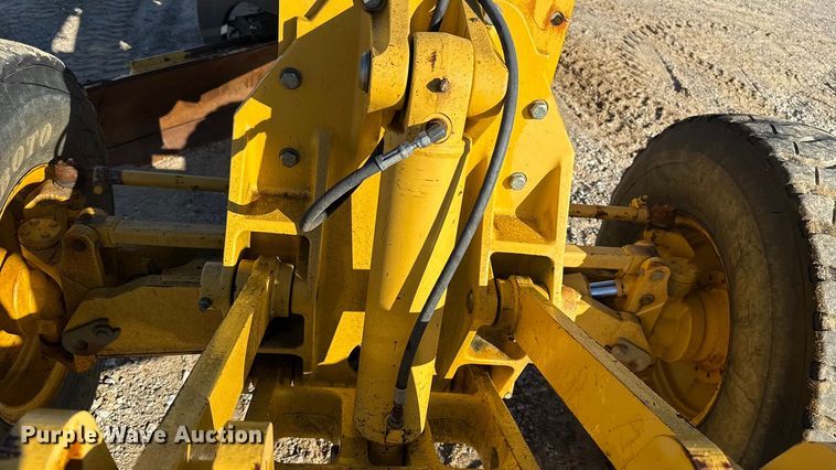 image for item EU5239 2008 John Deere 670D motor grader