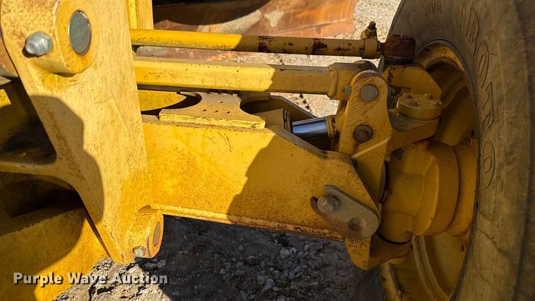 image for item EU5239 2008 John Deere 670D motor grader