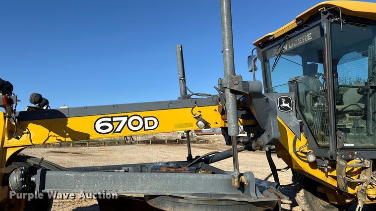 image for item EU5239 2008 John Deere 670D motor grader