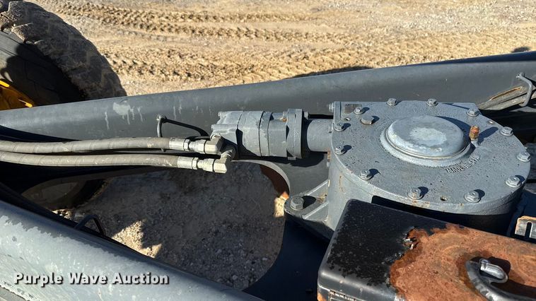 image for item EU5239 2008 John Deere 670D motor grader