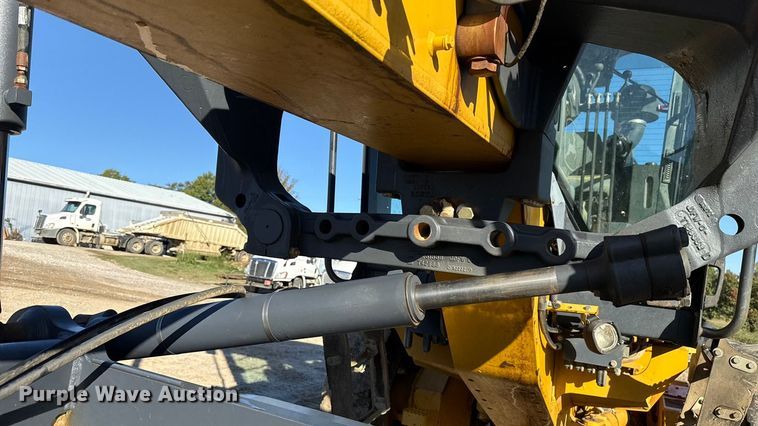 image for item EU5239 2008 John Deere 670D motor grader