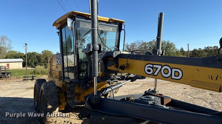 image for item EU5239 2008 John Deere 670D motor grader