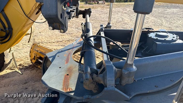 image for item EU5239 2008 John Deere 670D motor grader