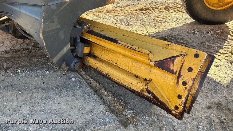 image for item EU5239 2008 John Deere 670D motor grader