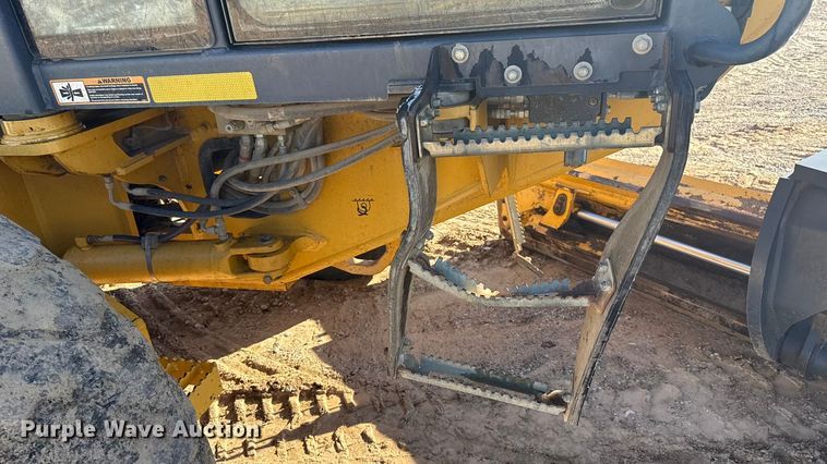 image for item EU5239 2008 John Deere 670D motor grader