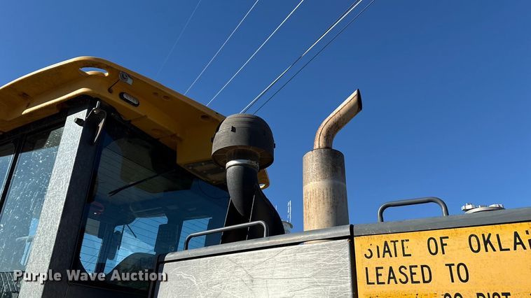 image for item EU5239 2008 John Deere 670D motor grader