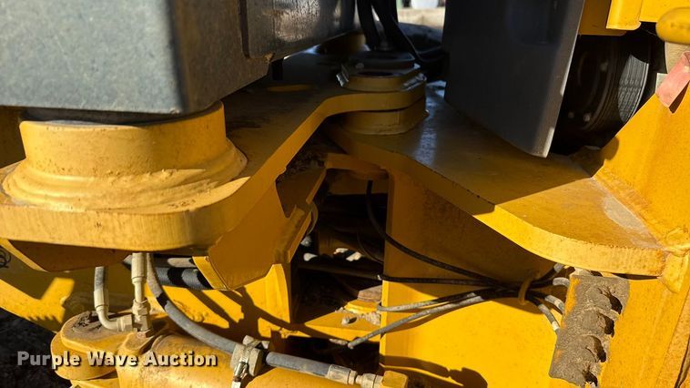 image for item EU5239 2008 John Deere 670D motor grader