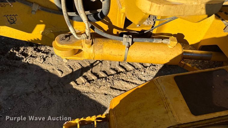 image for item EU5239 2008 John Deere 670D motor grader