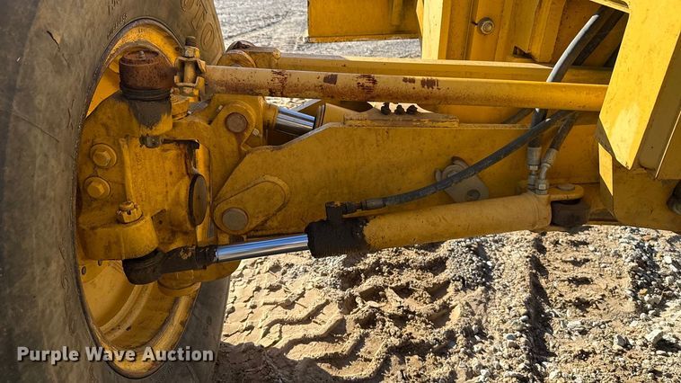 image for item EU5239 2008 John Deere 670D motor grader