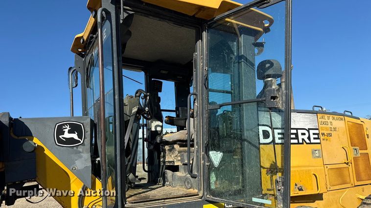 image for item EU5239 2008 John Deere 670D motor grader