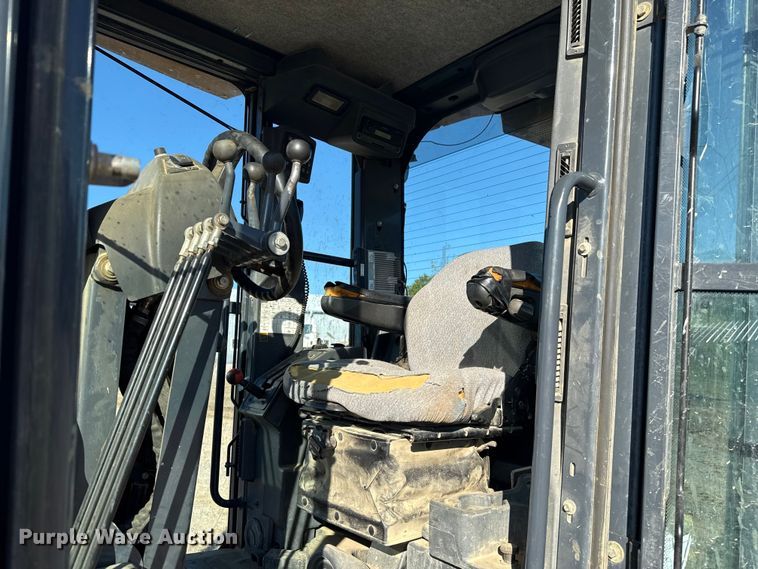 image for item EU5239 2008 John Deere 670D motor grader