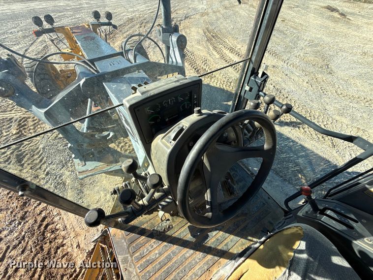 image for item EU5239 2008 John Deere 670D motor grader