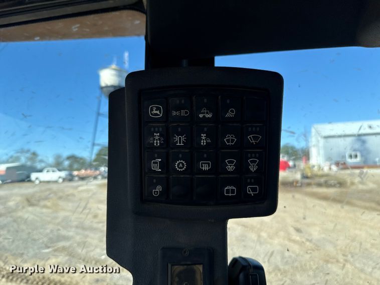 image for item EU5239 2008 John Deere 670D motor grader