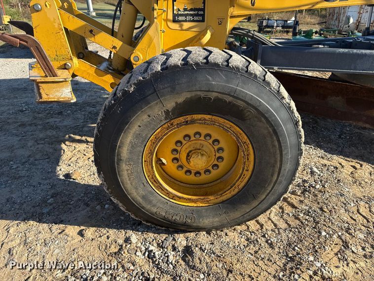 image for item EU5239 2008 John Deere 670D motor grader