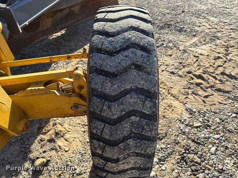 image for item EU5239 2008 John Deere 670D motor grader