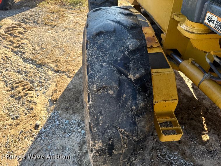 image for item EU5239 2008 John Deere 670D motor grader