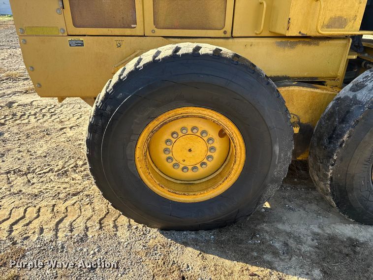 image for item EU5239 2008 John Deere 670D motor grader