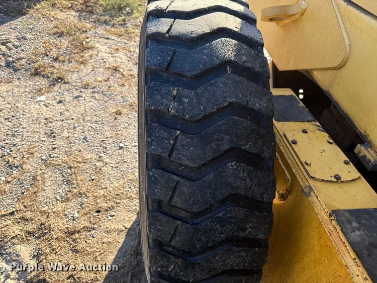 image for item EU5239 2008 John Deere 670D motor grader