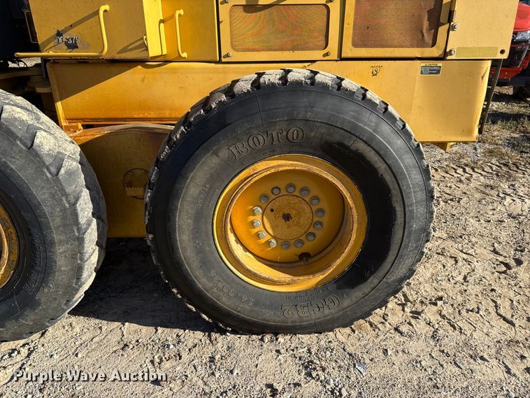 image for item EU5239 2008 John Deere 670D motor grader