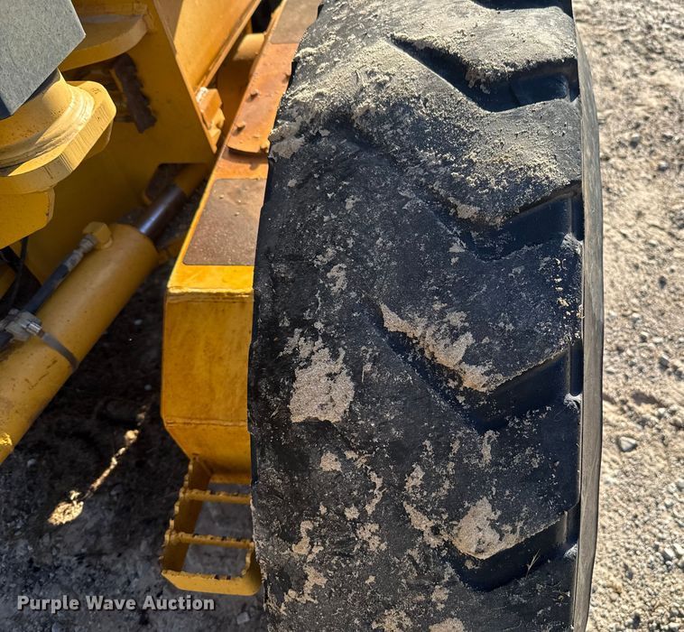 image for item EU5239 2008 John Deere 670D motor grader