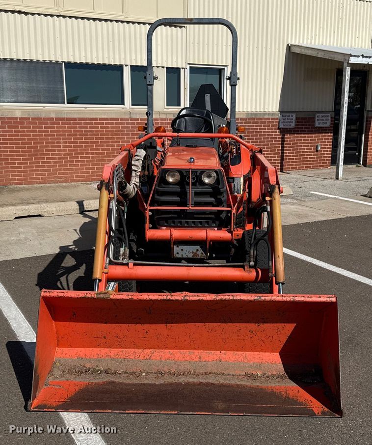 image for item EU5298 Kubota B7800 MFWD tractor