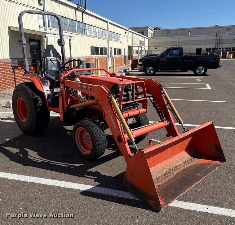 image for item EU5298 Kubota B7800 MFWD tractor