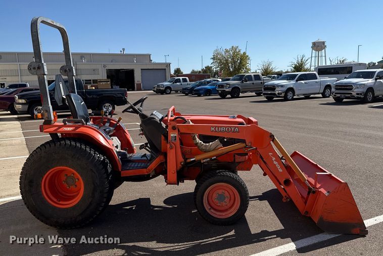 image for item EU5298 Kubota B7800 MFWD tractor