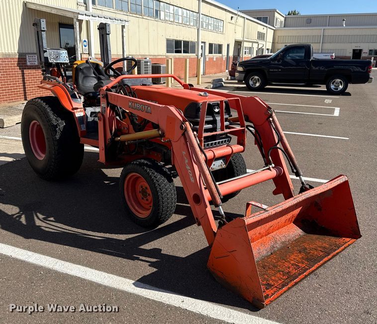 image for item EU5299 Kubota B7800 MFWD tractor