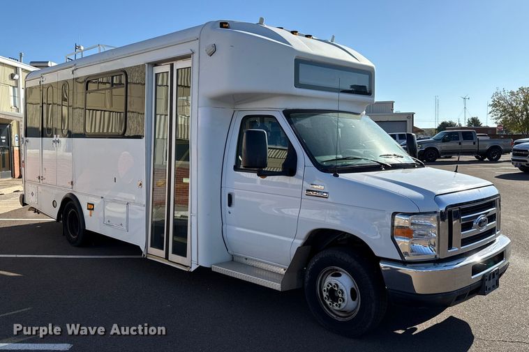 image for item EU5302 2014 Ford E450 Super Duty shuttle bus