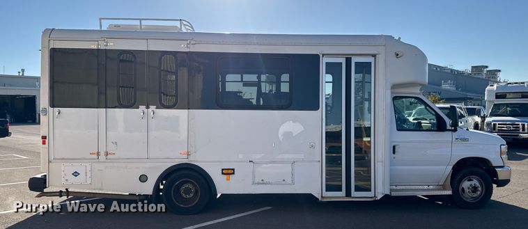 image for item EU5302 2014 Ford E450 Super Duty shuttle bus