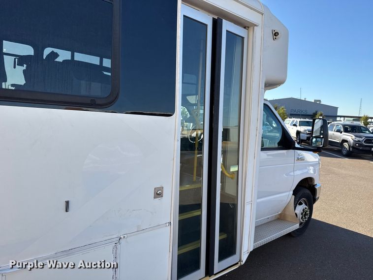 image for item EU5302 2014 Ford E450 Super Duty shuttle bus