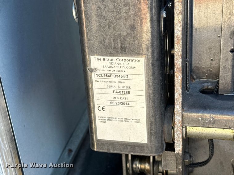 image for item EU5302 2014 Ford E450 Super Duty shuttle bus