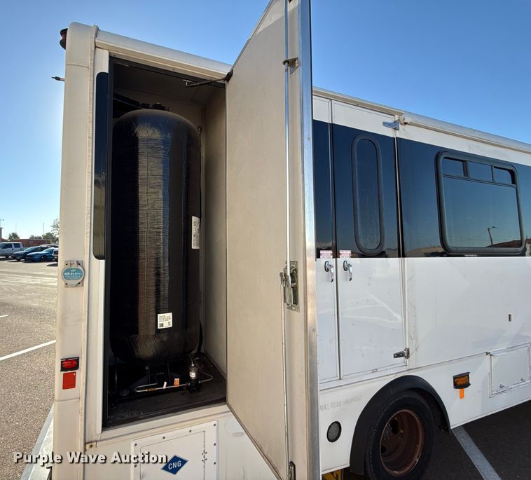 image for item EU5302 2014 Ford E450 Super Duty shuttle bus