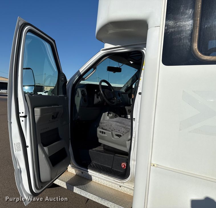 image for item EU5302 2014 Ford E450 Super Duty shuttle bus