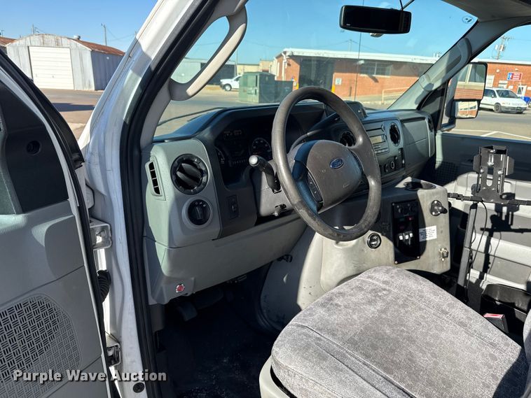 image for item EU5302 2014 Ford E450 Super Duty shuttle bus