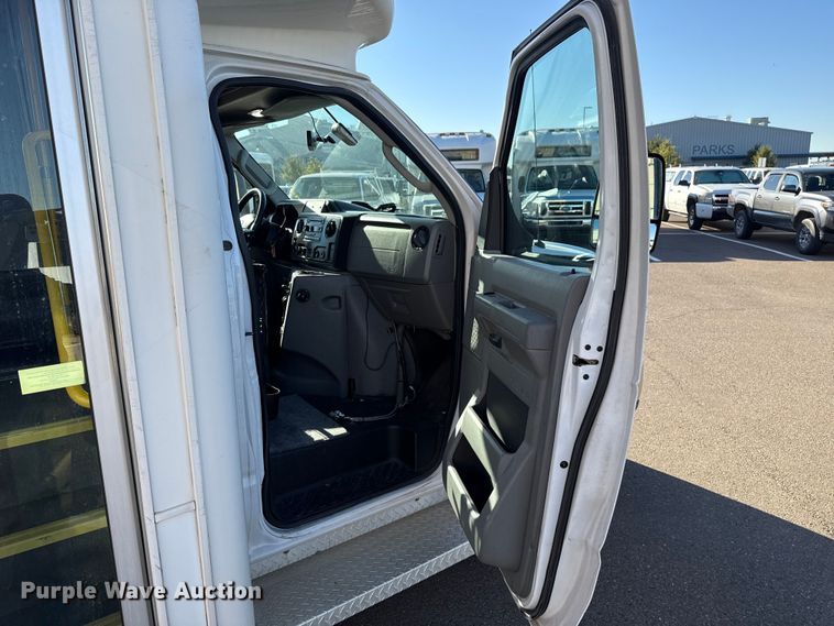 image for item EU5302 2014 Ford E450 Super Duty shuttle bus