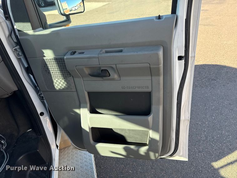 image for item EU5302 2014 Ford E450 Super Duty shuttle bus