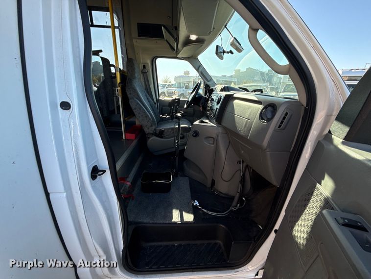 image for item EU5302 2014 Ford E450 Super Duty shuttle bus