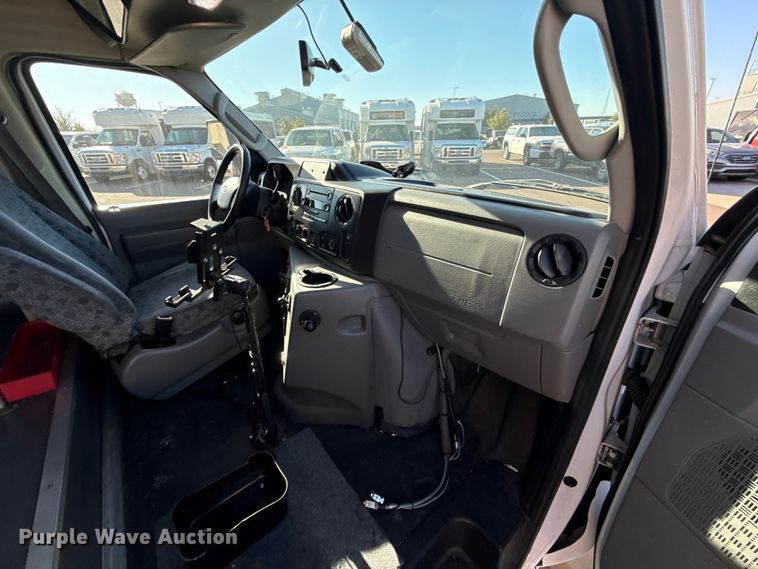 image for item EU5302 2014 Ford E450 Super Duty shuttle bus