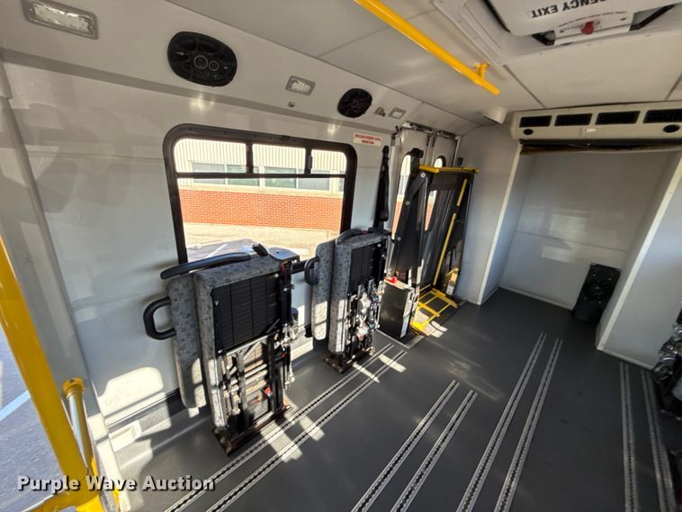 image for item EU5302 2014 Ford E450 Super Duty shuttle bus