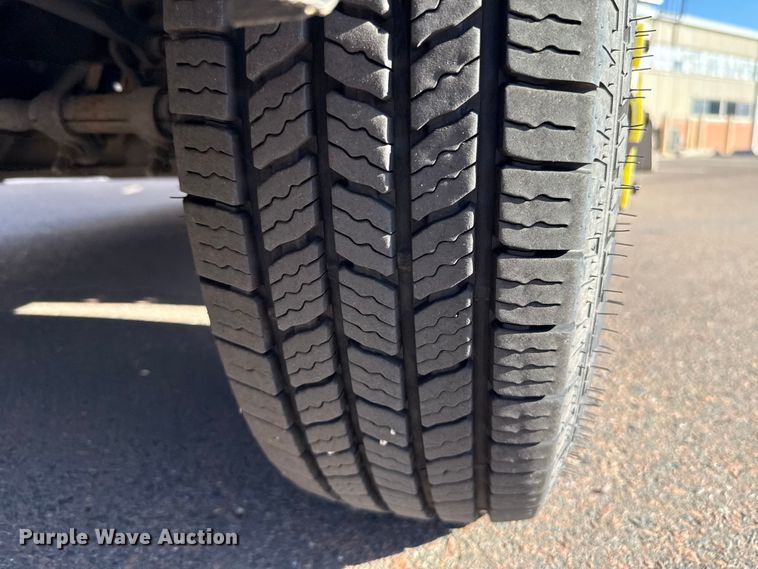 image for item EU5302 2014 Ford E450 Super Duty shuttle bus