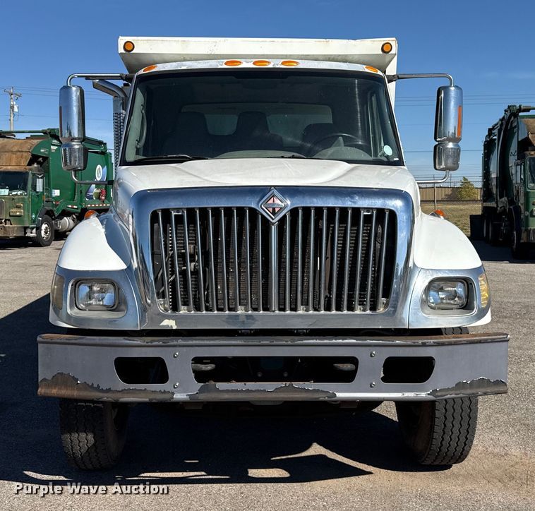 image for item EU5317 2003 International 7400 dump truck