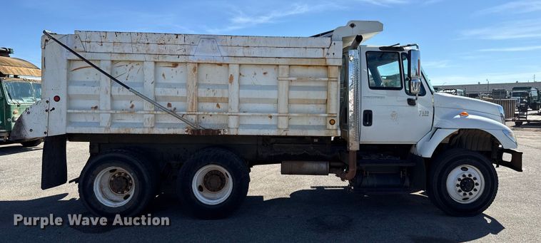 image for item EU5317 2003 International 7400 dump truck